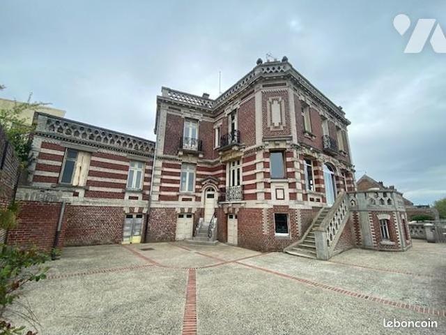 Maison 8 pièces 262 m²
