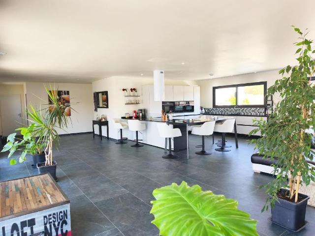Maison 8 pièces 262 m²