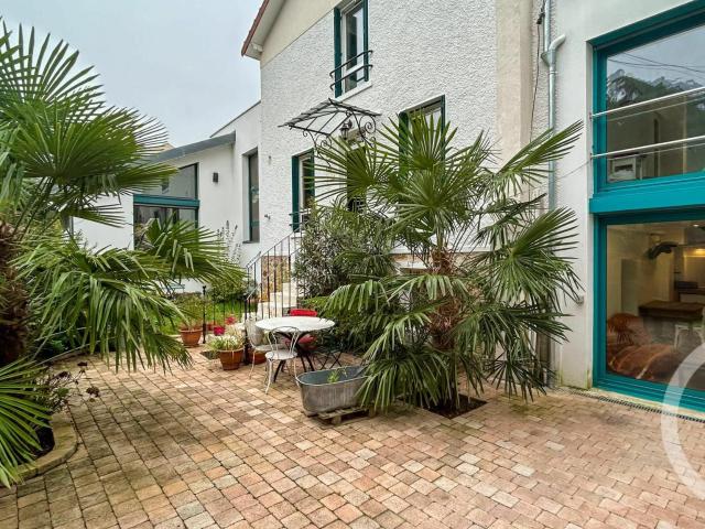 Maison 8 pièces 262 m²