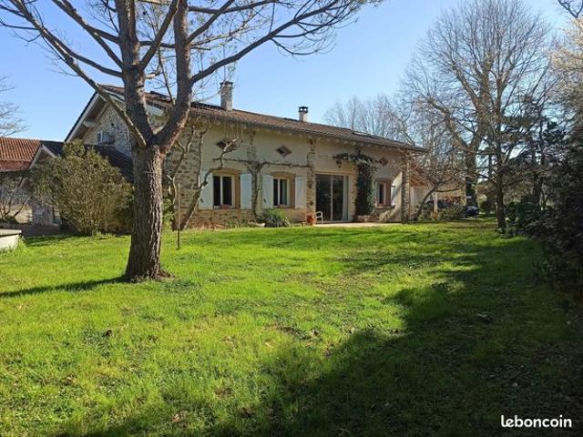 Maison 8 pièces 262 m²