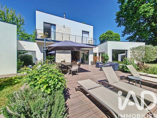 Maison 8 pièces 262 m²