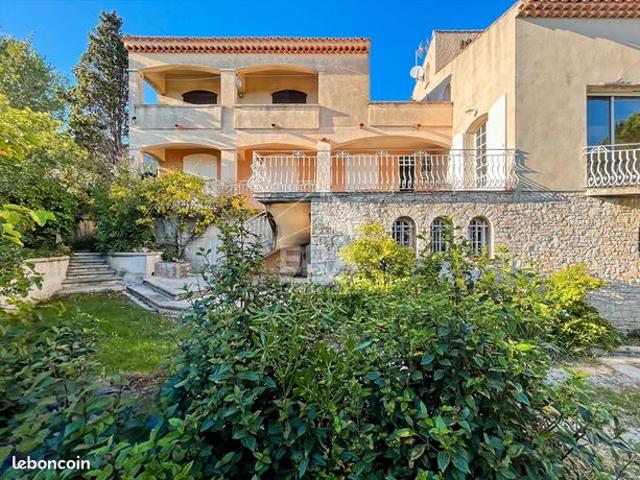 Maison 8 pièces 262 m²