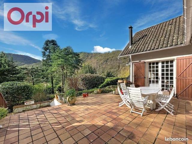Maison 8 pièces 262 m²