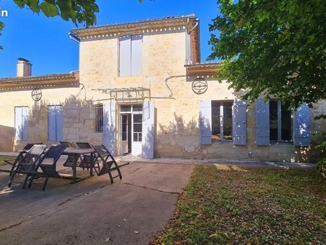 Maison 8 pièces 262 m²