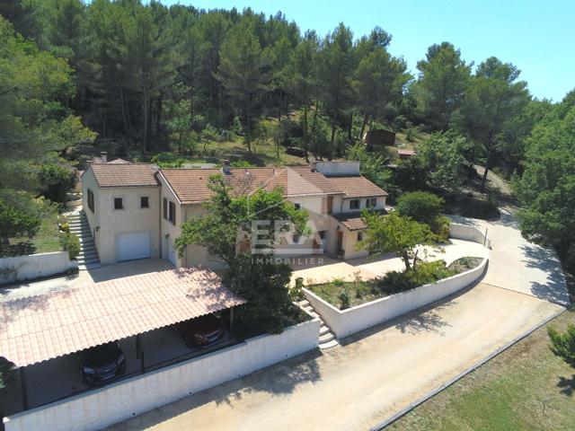 Maison 8 pièces 263 m²