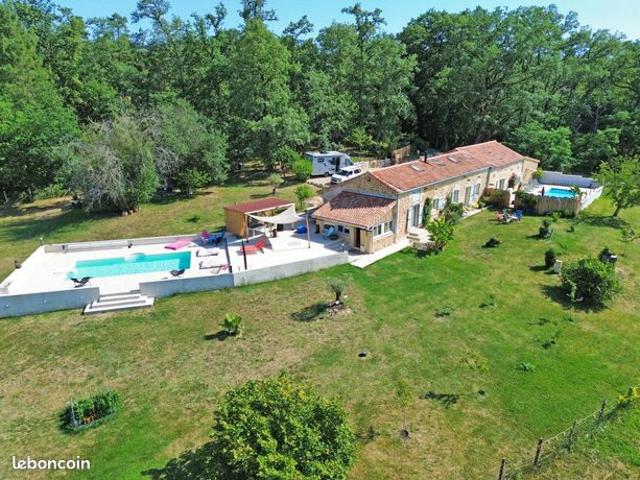 Maison 8 pièces 263 m²