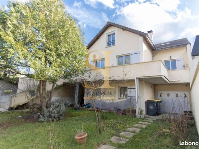 Maison 8 pièces 263 m²
