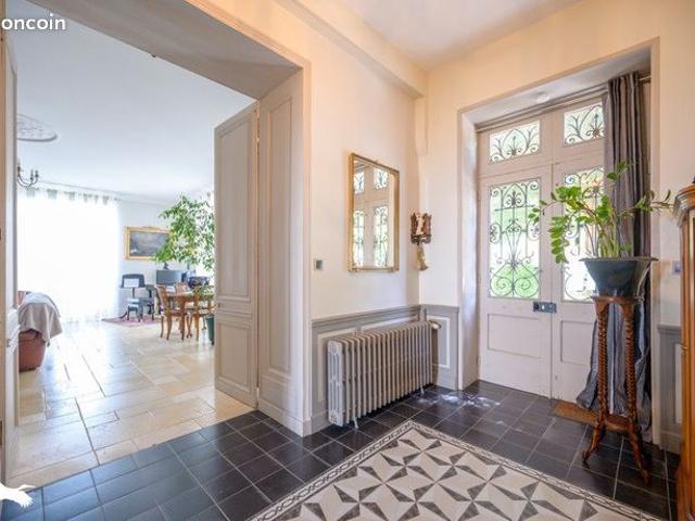 Maison 8 pièces 263 m²