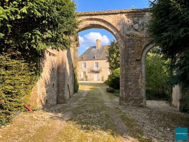 Maison 8 pièces 263 m²