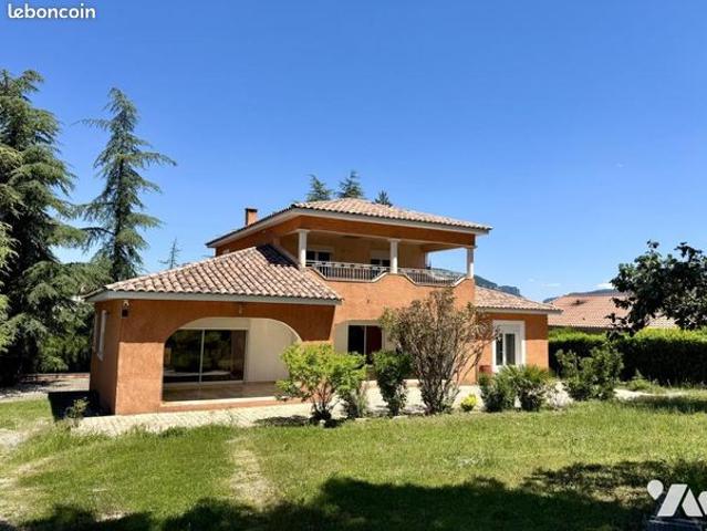 Maison 8 pièces 263 m²