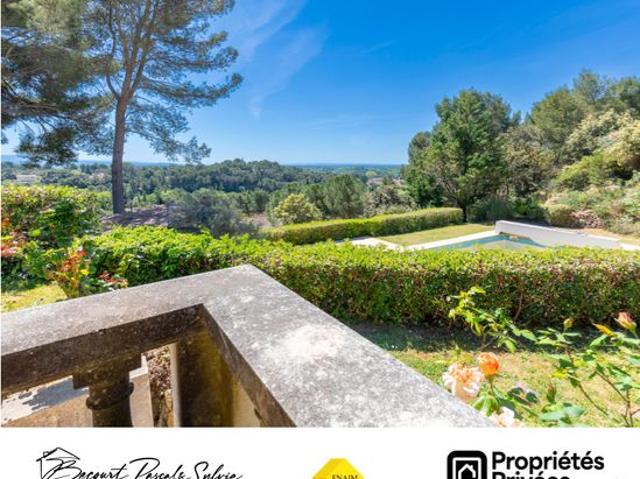 Maison 8 pièces 263 m²