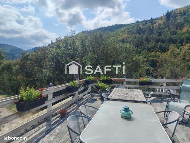 Maison 8 pièces 263 m²