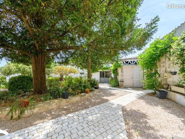 Maison 8 pièces 263 m²