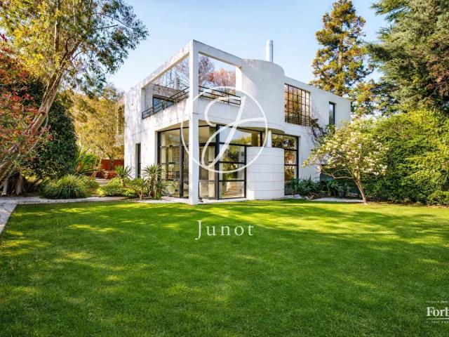 Maison 8 pièces 263 m²