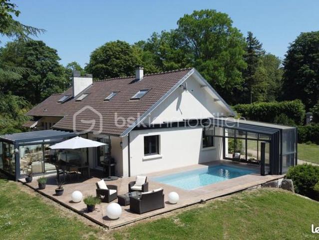 Maison 8 pièces 263 m²
