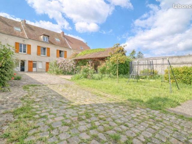 Maison 8 pièces 263 m²