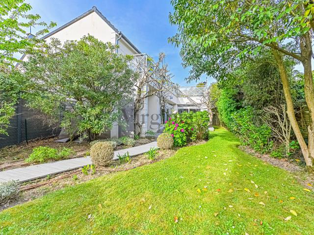 Maison 8 pièces 263 m²