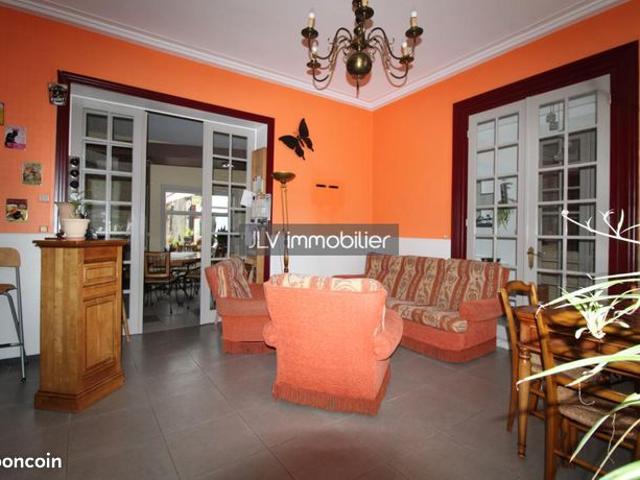 Maison 8 pièces 274 m²
