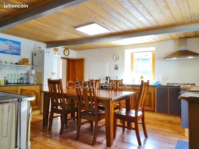 Maison 8 pièces 274 m²