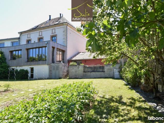 Maison 8 pièces 274 m²