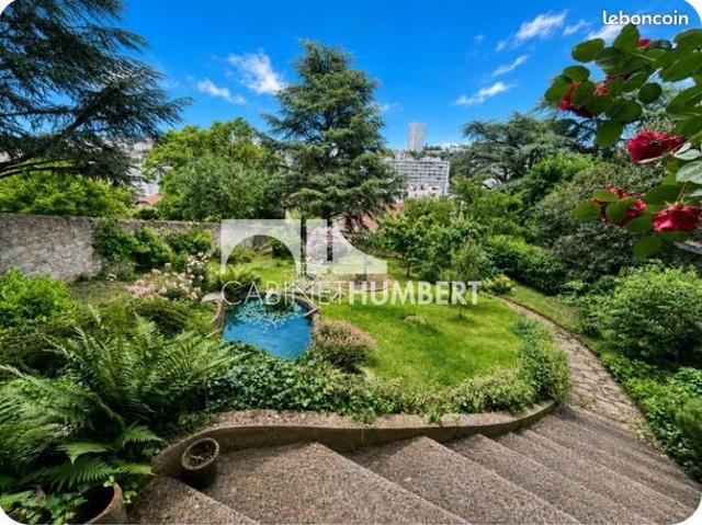 Maison 8 pièces 275 m²