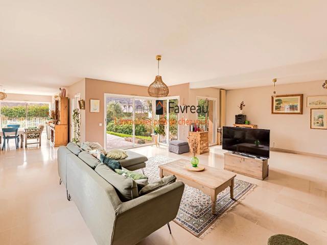 Maison 8 pièces 275 m²