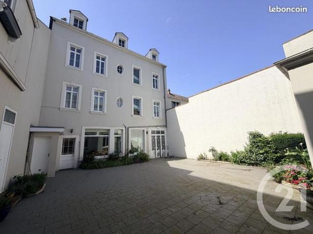 Maison 8 pièces 275 m²