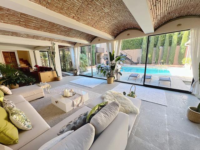 Maison 8 pièces 275 m²