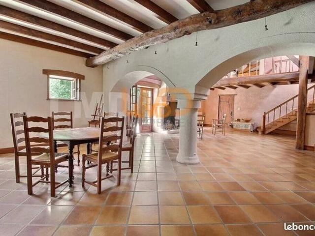 Maison 8 pièces 275 m²