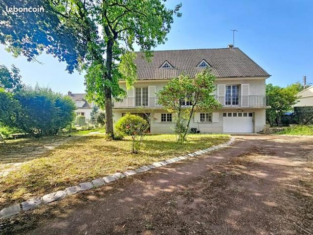 Maison 8 pièces 275 m²