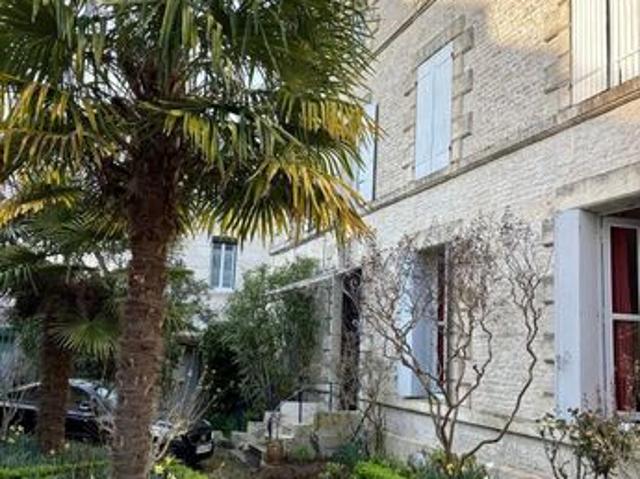 Maison 8 pièces 275 m²