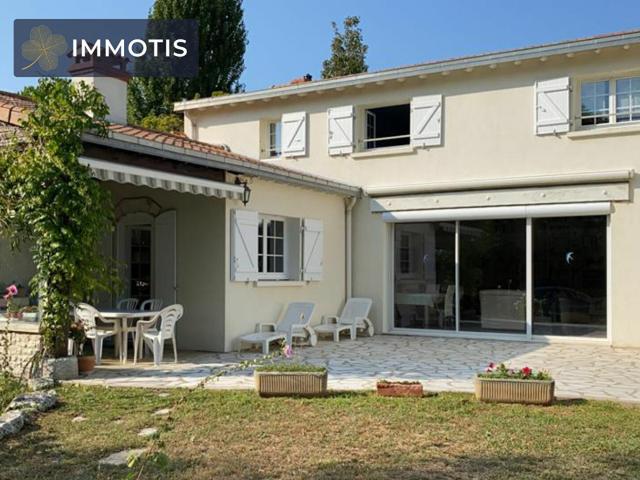 Maison 8 pièces 276 m²