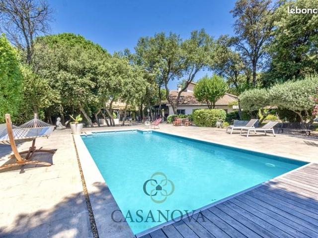 Maison 8 pièces 276 m²