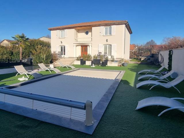 Maison 8 pièces 277 m²