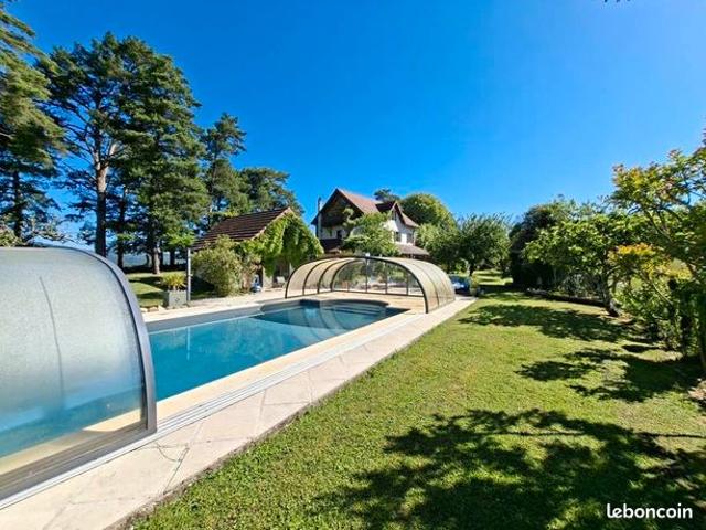 Maison 8 pièces 277 m²