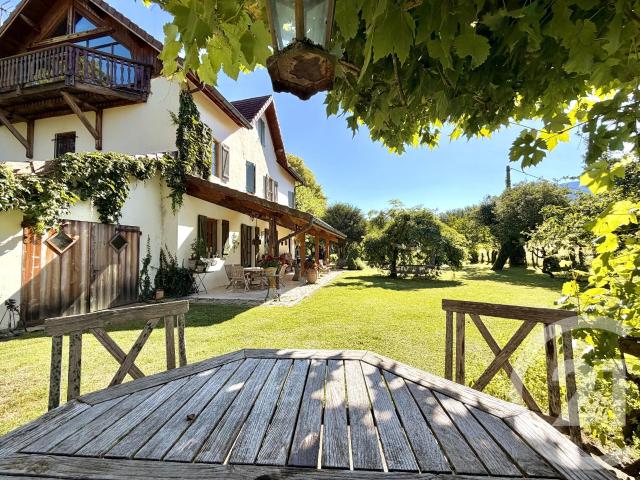Maison 8 pièces 277 m²