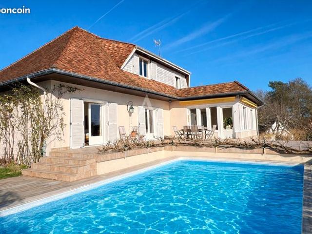 Maison 8 pièces 277 m²