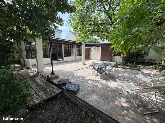 Maison 8 pièces 279 m²