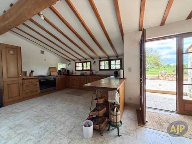 Maison 8 pièces 279 m²