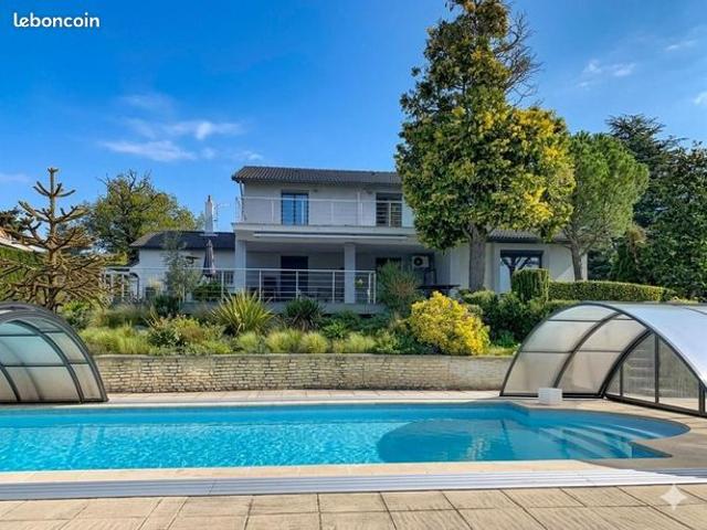 Maison 8 pièces 279 m²
