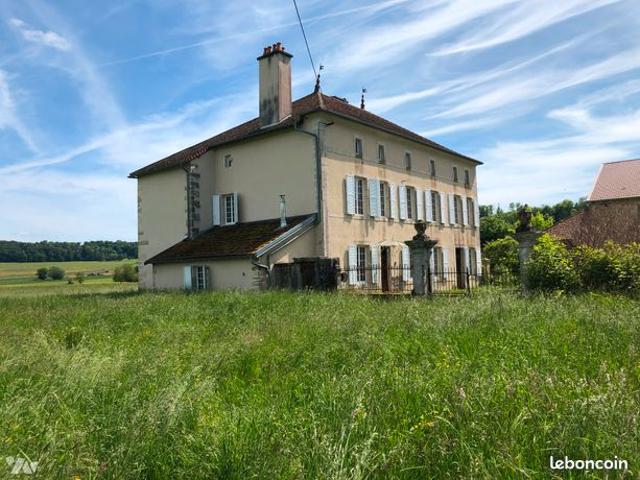 Maison 8 pièces 279 m²