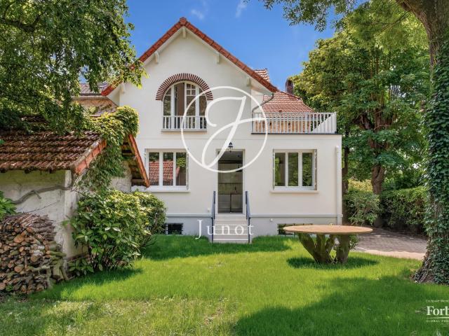 Maison 8 pièces 279 m²
