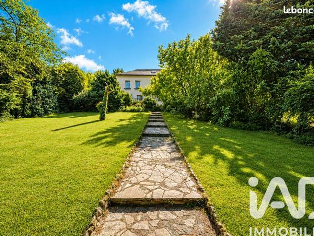 Maison 8 pièces 270 m²