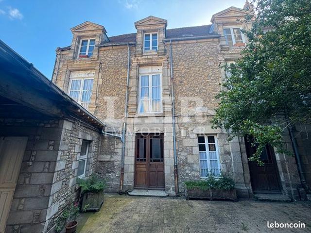 Maison 8 pièces 270 m²
