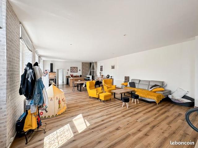 Maison 8 pièces 270 m²