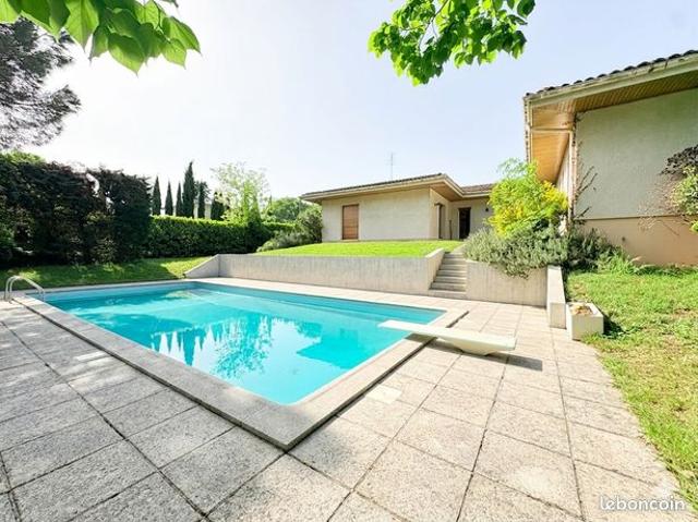 Maison 8 pièces 270 m²