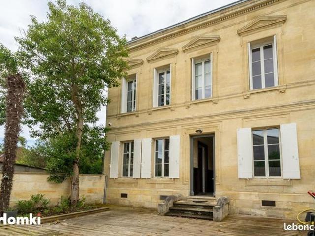 Maison 8 pièces 270 m²