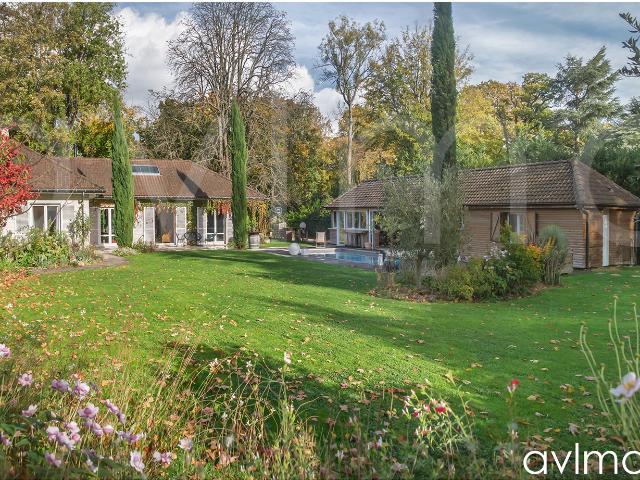 Maison 8 pièces 270 m²