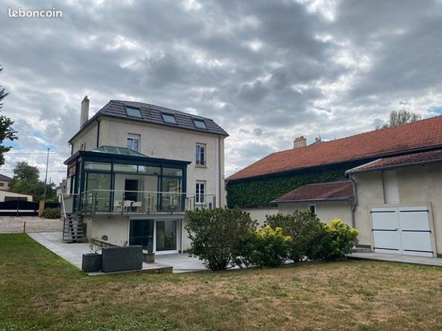 Maison 8 pièces 270 m²