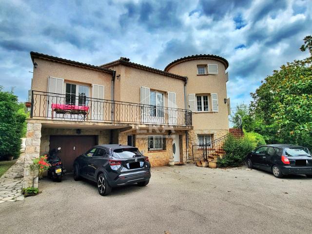 Maison 8 pièces 270 m²